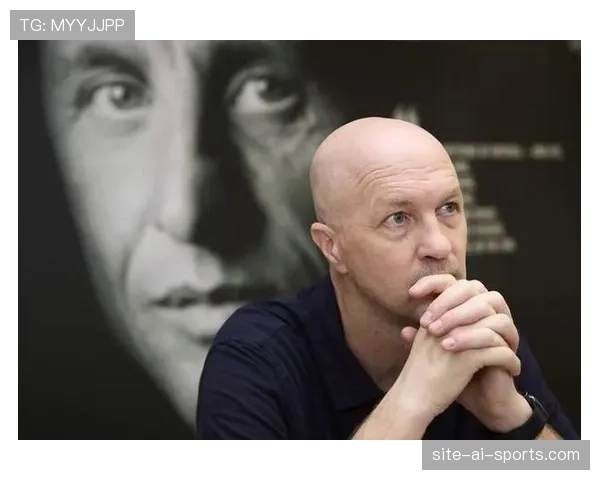 克鲁伊夫式直塞撕开防线：本赛季关键战中梅西与中场组织者的角色差异分析